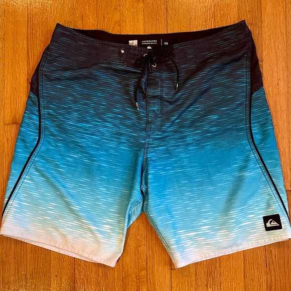 🌊Quiksilver Swim Trunks Waist 38 - Picture 1 of 9